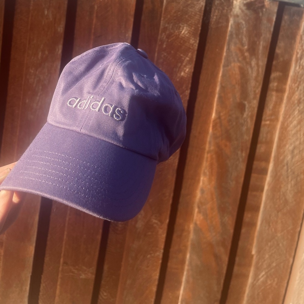 Women’s purple Adidas relaxed strap back hat, never used and in good condition💜